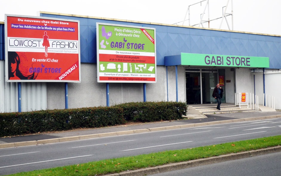 Affichages 4x3 m devant le magasin Gabi Store